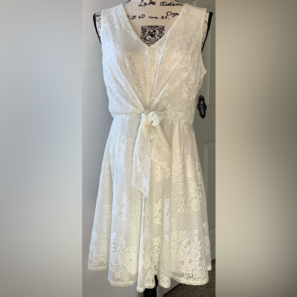 AUW Dresses & Skirts - AUW White Lace Midi Dress